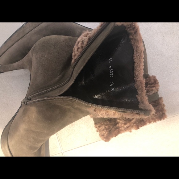 Stuart Weitzman taupe suede platform sheepskin top - Picture 6 of 7